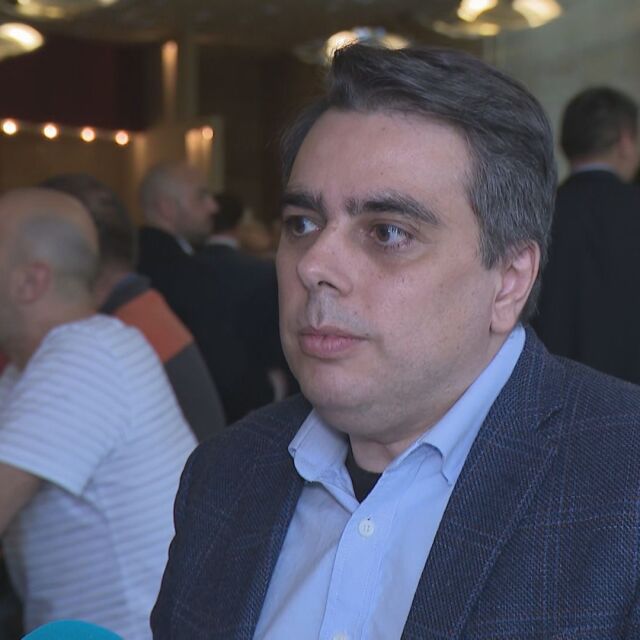 Асен Василев: Обсъжда се да отпадне ДДС за хляба