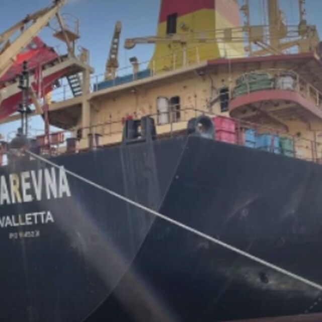 Ексклузивно по bTV: Говори капитанът на кораба, блокиран край Мариупол