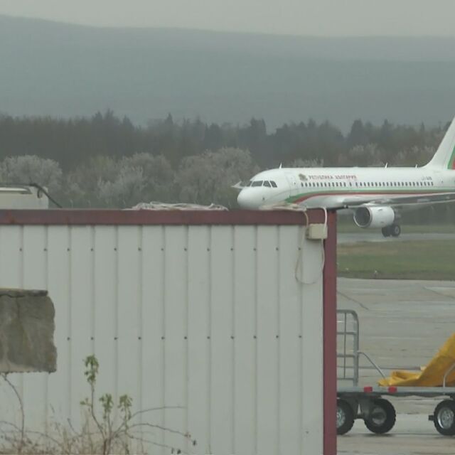 Моряците от "Царевна" кацнаха с правителствения самолет на Летище Варна (ВИДЕО)