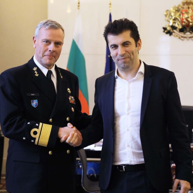 Кирил Петков се срещна с председателя на Военния комитет на НАТО