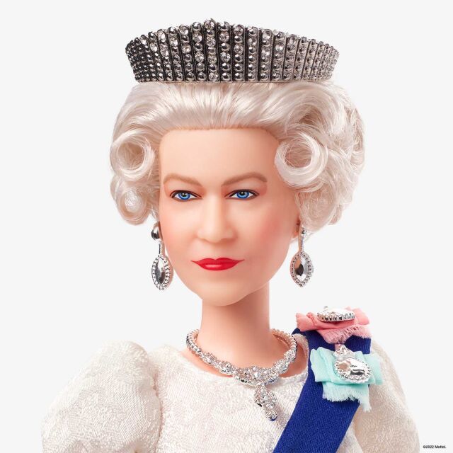 Направиха кукла "Барби", вдъхновена от кралица Елизабет II
