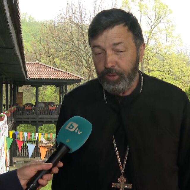В Градешкия манастир съхраняват Благодатен огън от миналия Великден