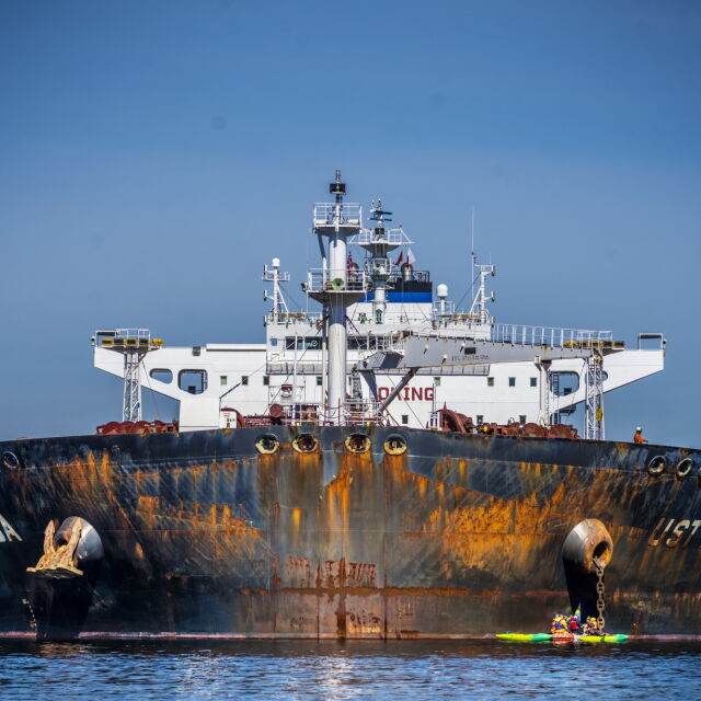 Руските петролни танкери не са включени в новия пакет санкции, обявиха дипломати