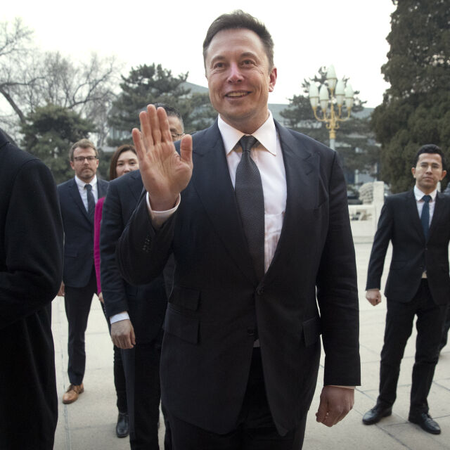Илон Мъск продаде акции на Tesla на стойност 4,8 млрд. долара, вероятно, за да купи Twitter