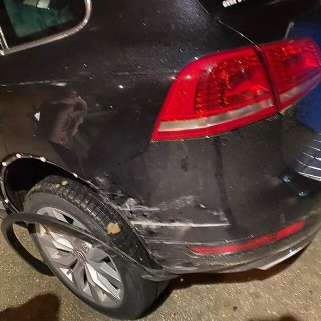 Шофьор на джип удари четири паркирани автомобила във Велико Търново (СНИМКИ)