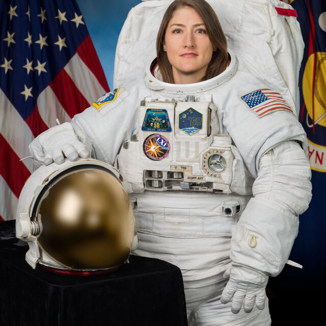 Коя е Кристина – първата жена, която ще лети към Луната
