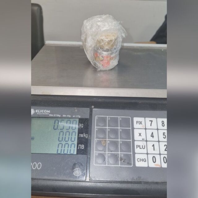  Токсично вещество в джоб на яке: Откриха над половин кг живак в водач на тир 