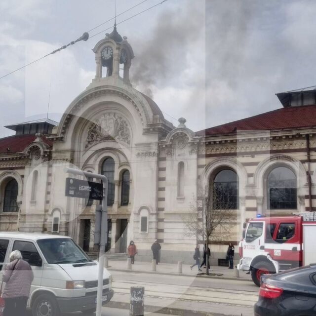 Само по bTV: Нов пожар в София, този път в Халите (СНИМКИ и ВИДЕО)