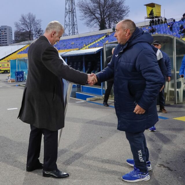 Станимир Стоилов напуска Левски