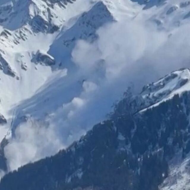 Лавина падна във френските Алпи, четирима са загинали (ВИДЕО)