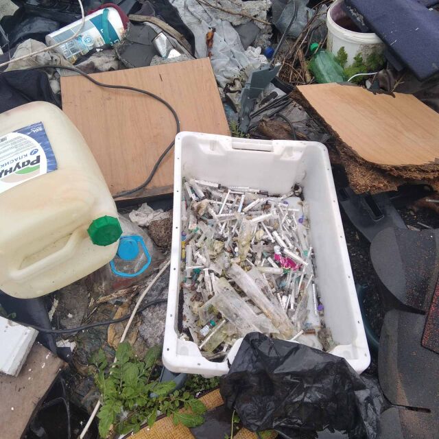 Опасни отпадъци в Добричко: Откриха множество ампули и спринцовки