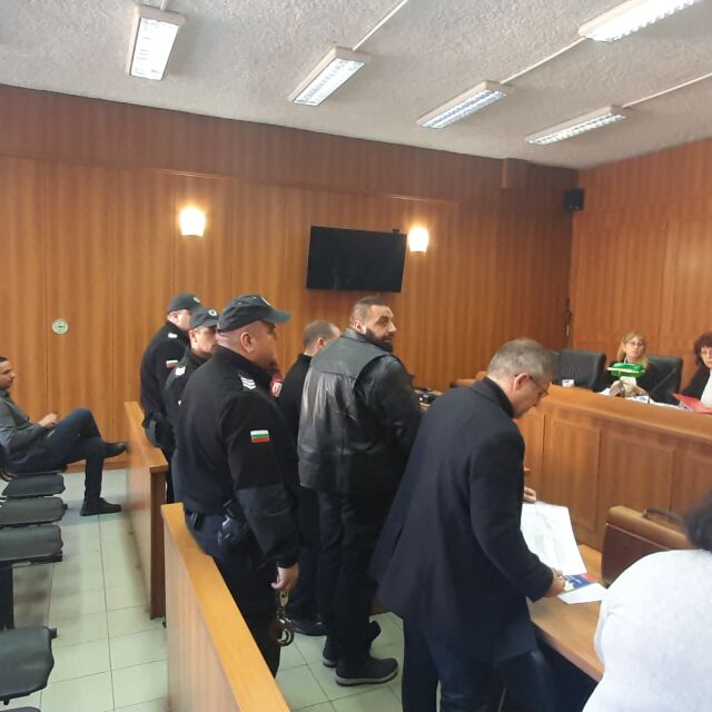 Съдът остави в ареста Куката, Чеченеца и Емили