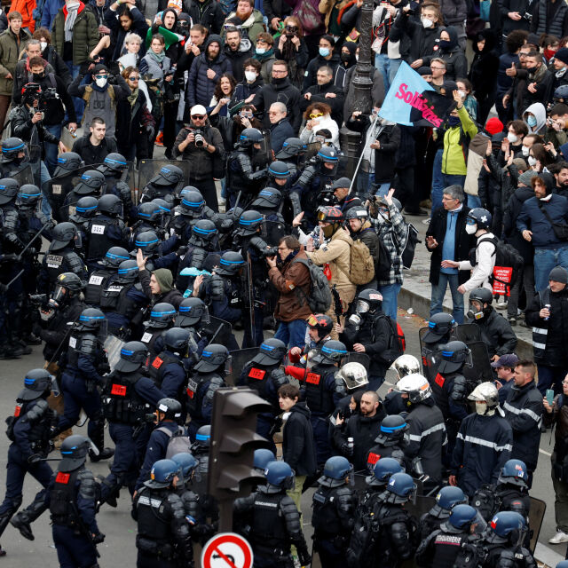 Размириците продължават: Над 1,5 млн. души протестираха във Франция