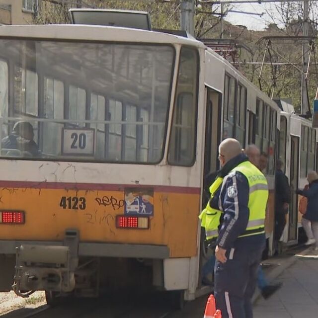 80-годишна жена беше влачена от трамвай в София