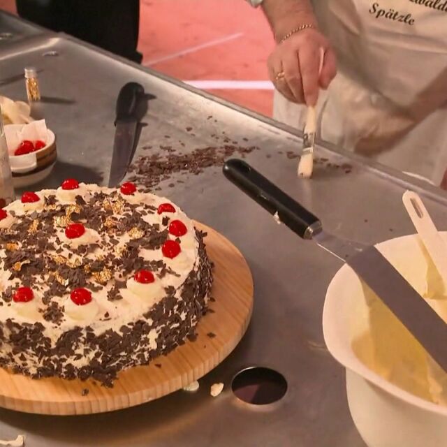 Сладкарска надпревара: 100 години от създаването на тортата с череши „Шварцвалд“ (ВИДЕО)