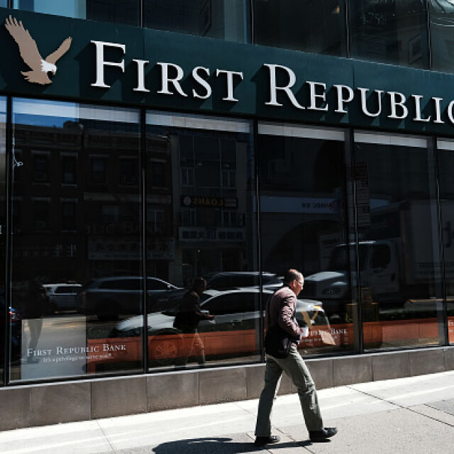 Акциите на First Republic Bank се сринаха с над 20% 