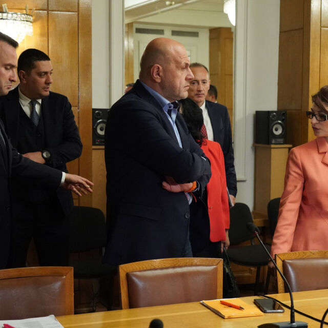 Преговорите между ГЕРБ-СДС и ПП-ДБ за кабинет навлизат в нова фаза