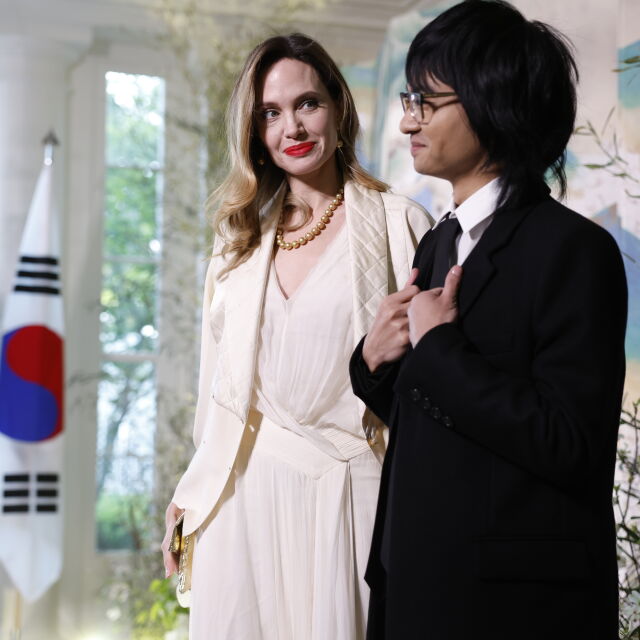 Изцяло в бяло в Белия дом: Харесахме визията на Анджелина Джоли