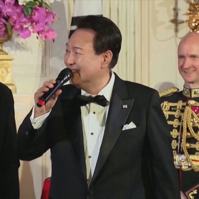Бурни овации: Южнокорейският президент пя „Американски пай“ в Белия дом (ВИДЕО)