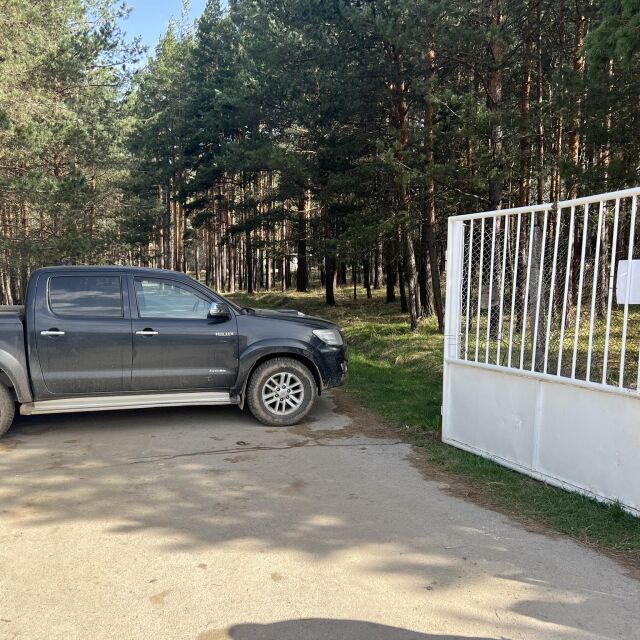  Въпреки бременните кошути: Премахват парцела на Румен Гайтански-Вълка край бент. „ Искър ” (СНИМКИ) 