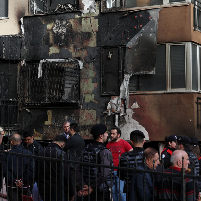 29 души загинаха при пожар в жилищна сграда в Истанбул