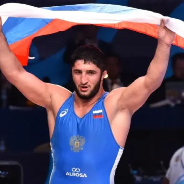 Заради войната в Украйна: Спират най-добрия руски борец за олимпиадата