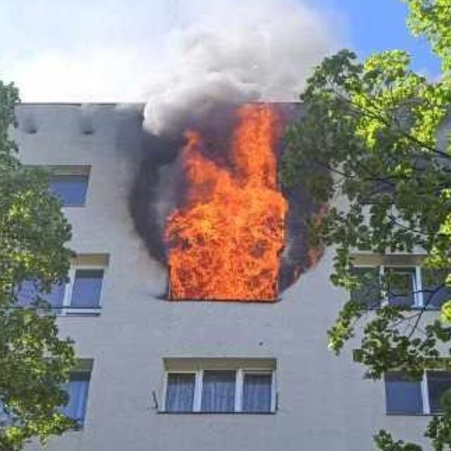 Пожар в столичния квартал „Люлин“ (СНИМКИ и ВИДЕО)