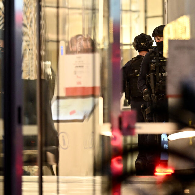 Намушкани хора и стрелба в търговски център в Сидни (ВИДЕО и СНИМКИ)