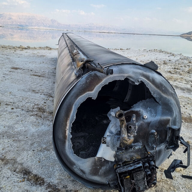 Израел показа иранска ракета, извадена от Мъртво море (СНИМКИ)
