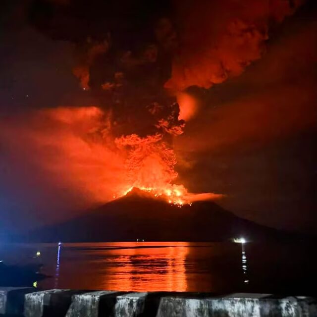  Вулкан изригна в Индонезия, има потърпевши (ВИДЕО И СНИМКИ) 