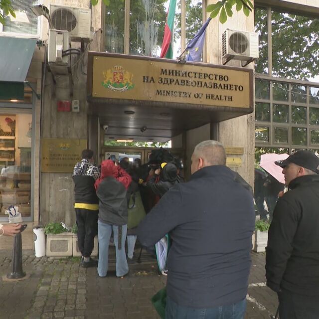  Протест поради шефа на 