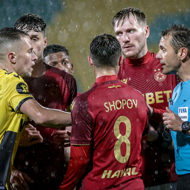 Ботев Пловдив удари ЦСКА след меле и червени картони