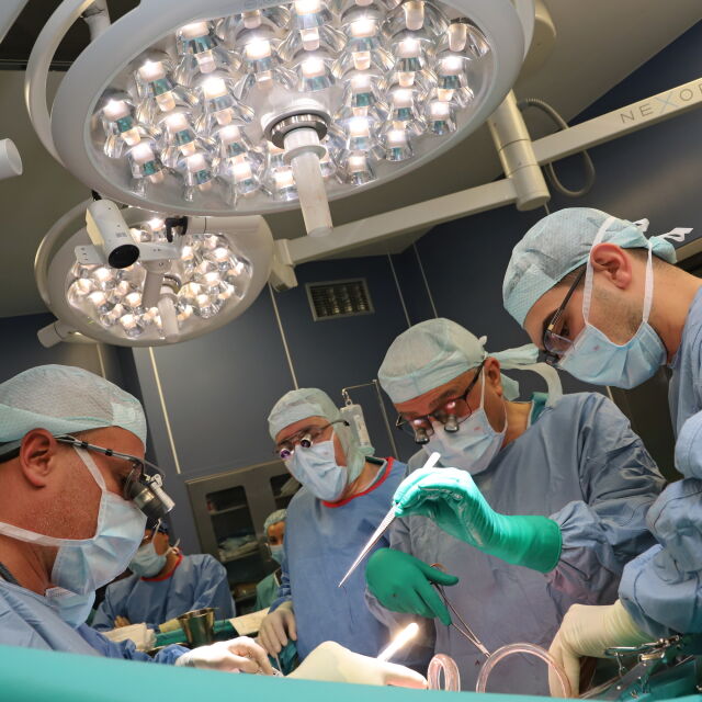  Чернодробна трансплантация №100 направиха във ВМА (СНИМКИ) 