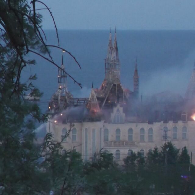 „Замъкът на Хари Потър“ гори в Одеса (ВИДЕО и СНИМКИ)