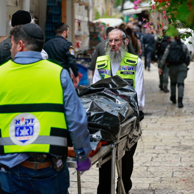  Турски жител намушка служител на реда в Йерусалим (ВИДЕО) 