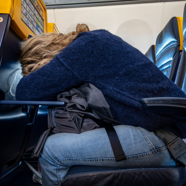 Авиолиния плаща на пътници обезщетение за „психическа агония“ заради седалките им