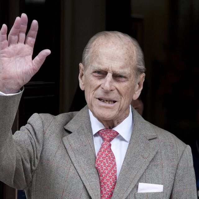 Принц Филип отпразнува 98-ия си рожден ден в тесен семеен кръг