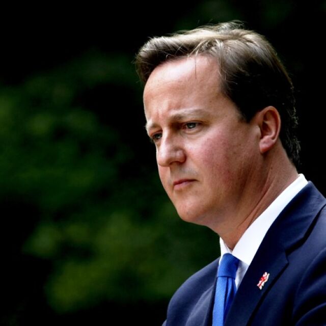 Дейвид Камерън отстъпи, Великобритания ще приема още бежанци