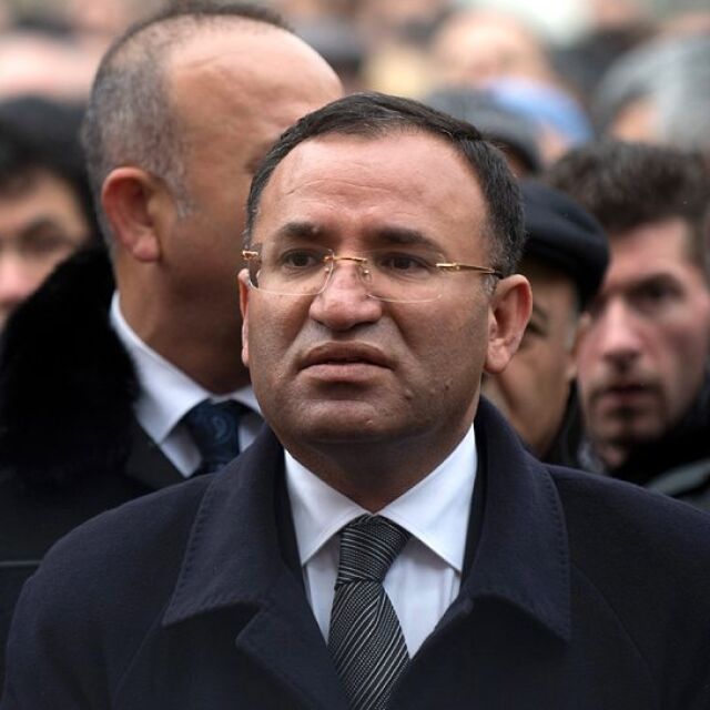 Турски вицепремиер обеща ремонт на джамията в Шумен