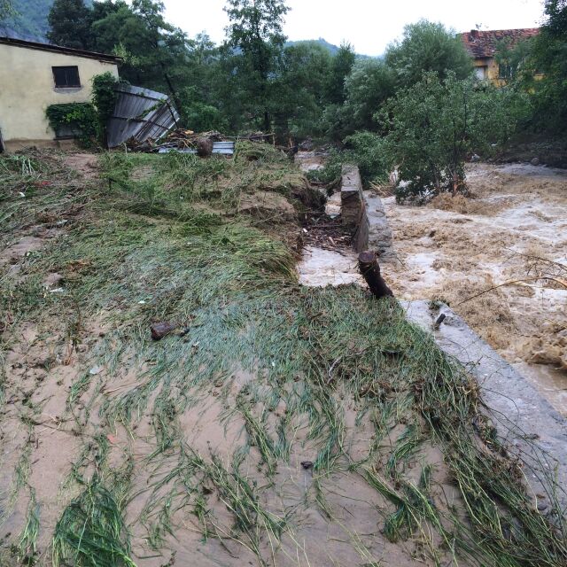 Етрополе след наводнението: Екипът на bTV търси причините за бедствието
