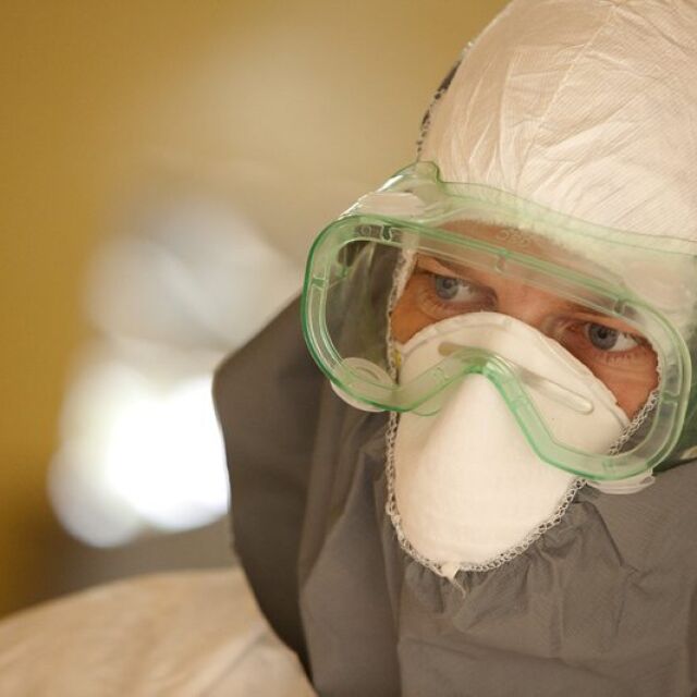 Още 25 души под карантина заради подозрения за ебола