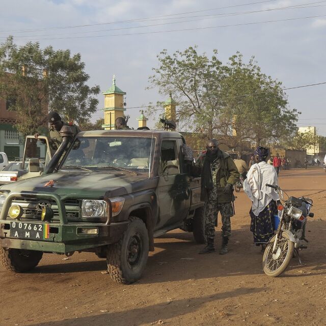 Заложническа драма с поне 8 загинали в Мали