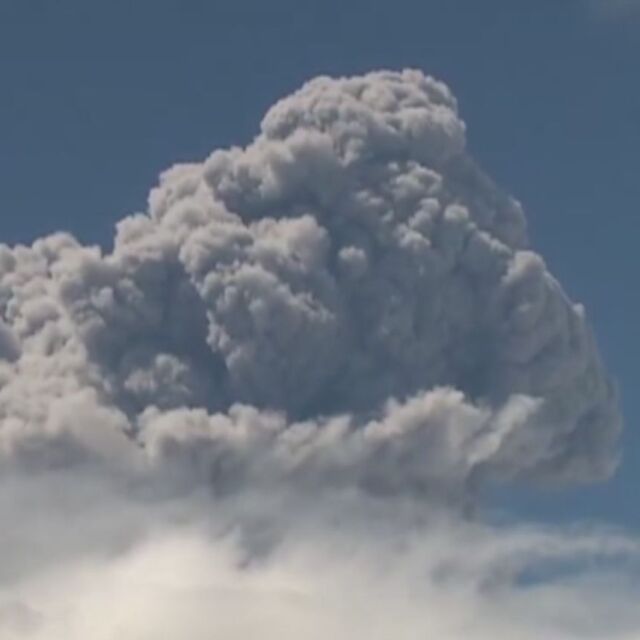Активизира се вулканът Котопакси в Еквадор (ВИДЕО)