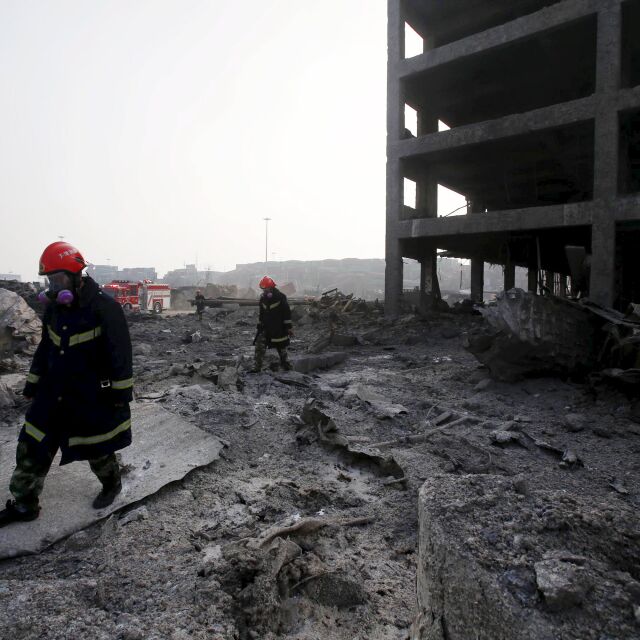 Най-малко 112 са жертвите на експлозиите в китайския град Тянцзин
