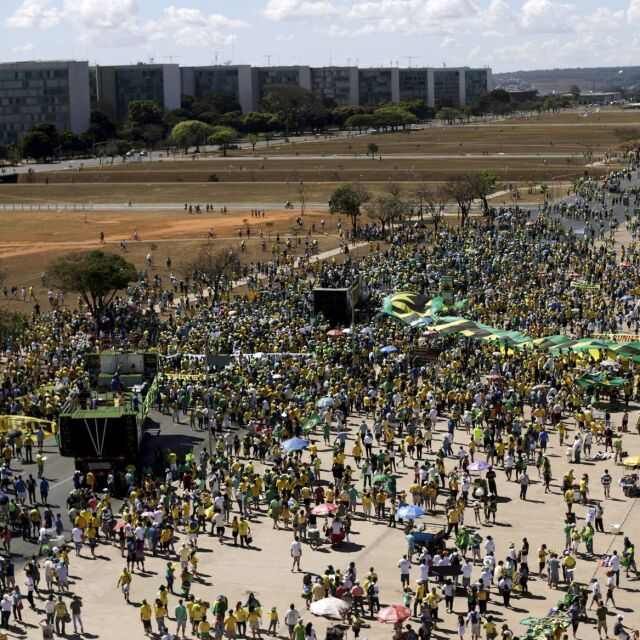 Хиляди бразилци отново излязоха на протест срещу Дилма Русеф