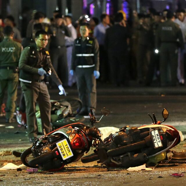 Двама заподозрени за атентата в Банкок се предадоха 