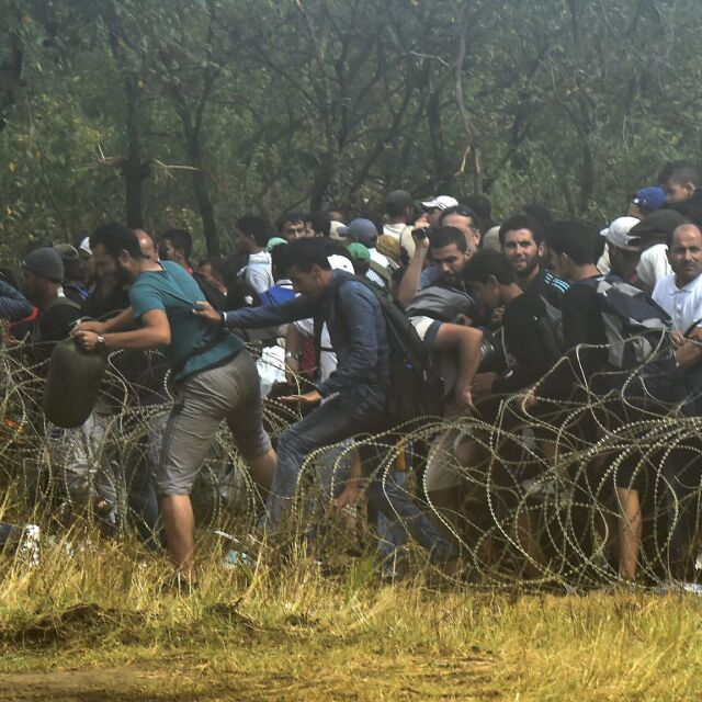 По пътя на имигрантите към Западна Европа: След куршумите Македония отвори границата си