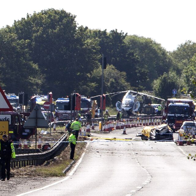 Изтребител се разби по време на авиошоу в Англия, 7 жертви