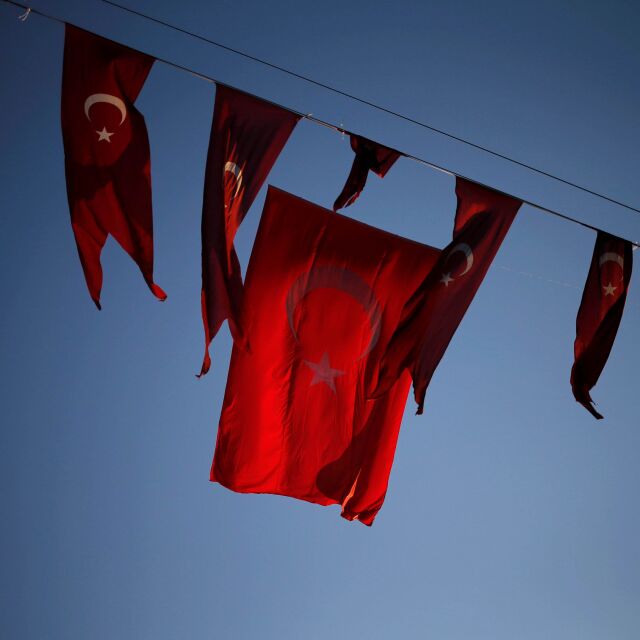 Минимум 300 млрд. лири са загубите за Турция от опита за преврат
