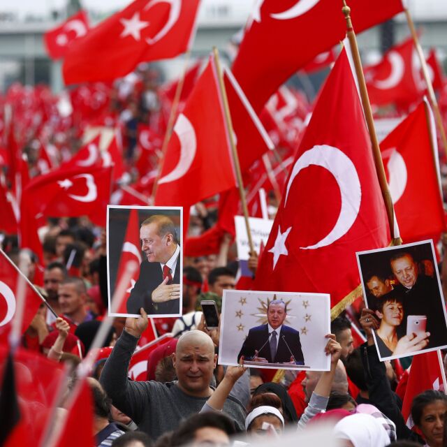 Германски политици са обезпокоени от влиянието на Анкара върху турците в Германия